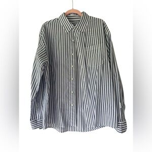 American Eagle Outfitters Blue and White Casual Button Down Shirt